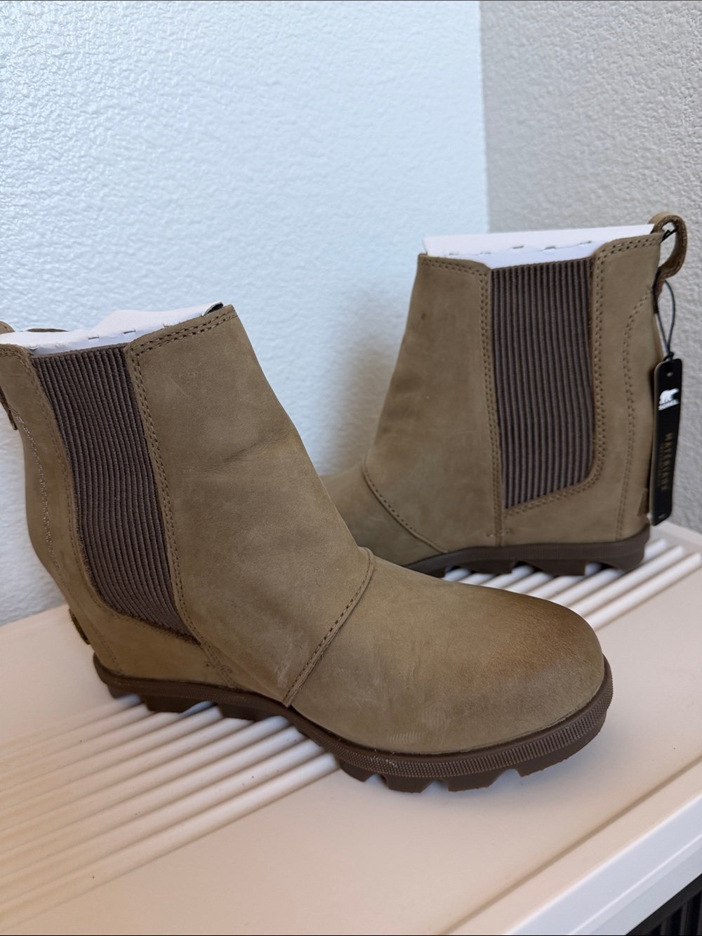 NWT Sorel Women's Taupe Weathered Wedge
Chelsea Boots.